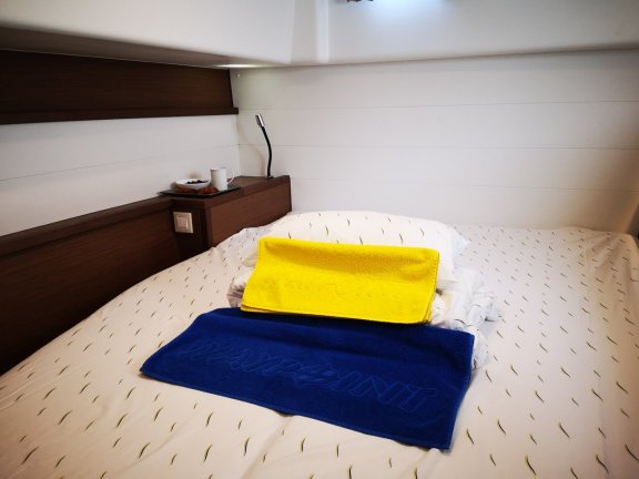 Image of Calm Point yacht #15