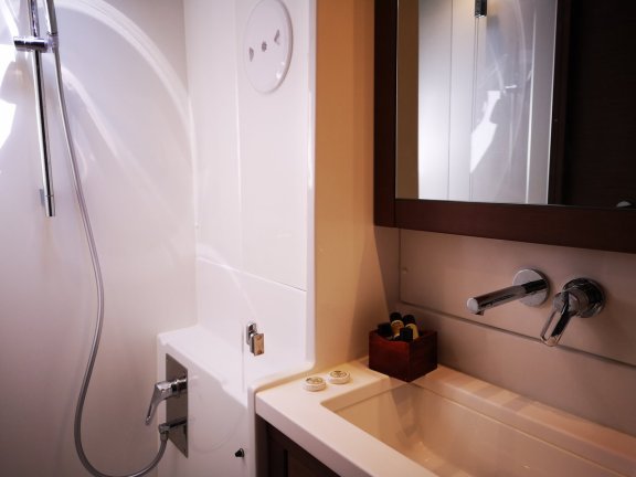 Image of Calm Point yacht #17