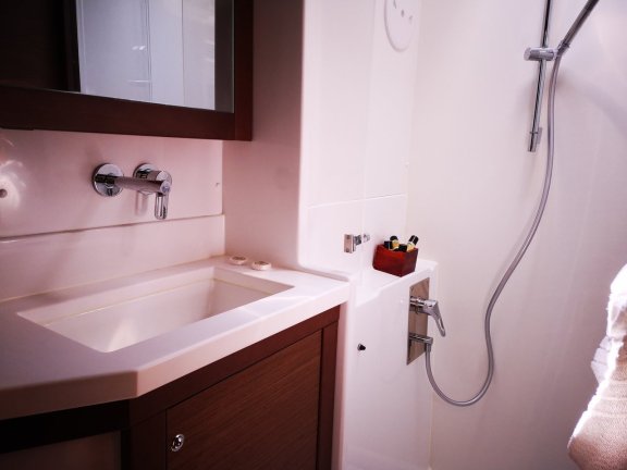 Image of Calm Point yacht #16