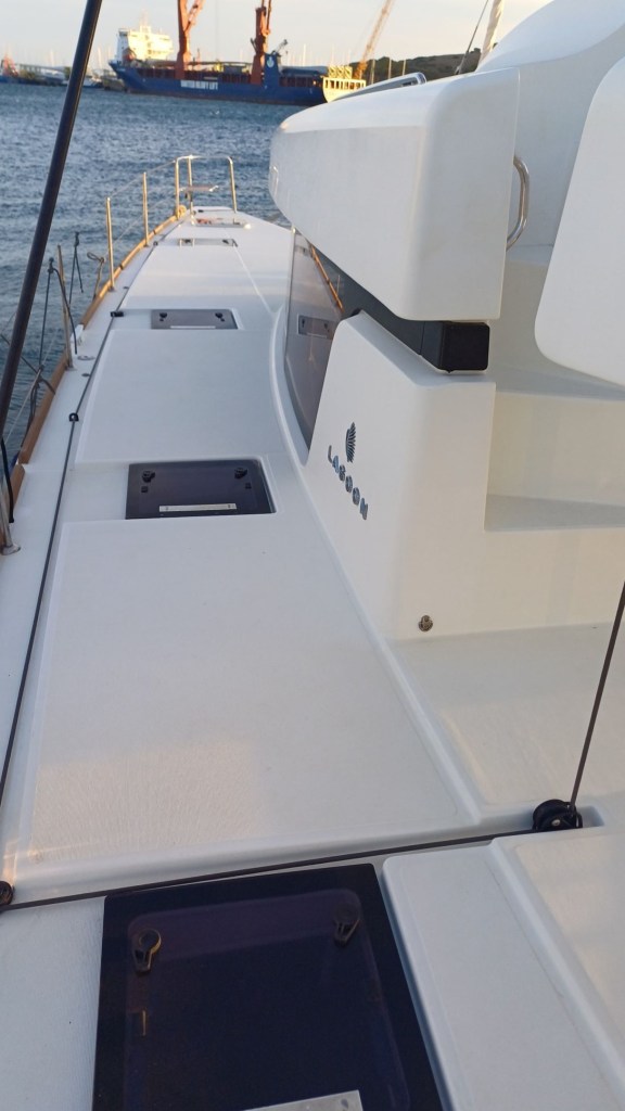 Image of GREBE yacht #5