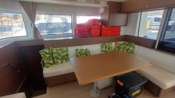 Image of GREBE yacht #8