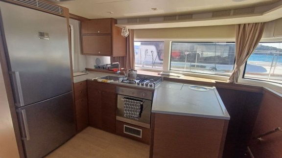 Image of GREBE yacht #7