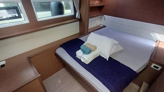 Image of GREBE yacht #10