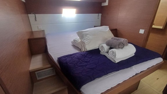 Image of GREBE yacht #9