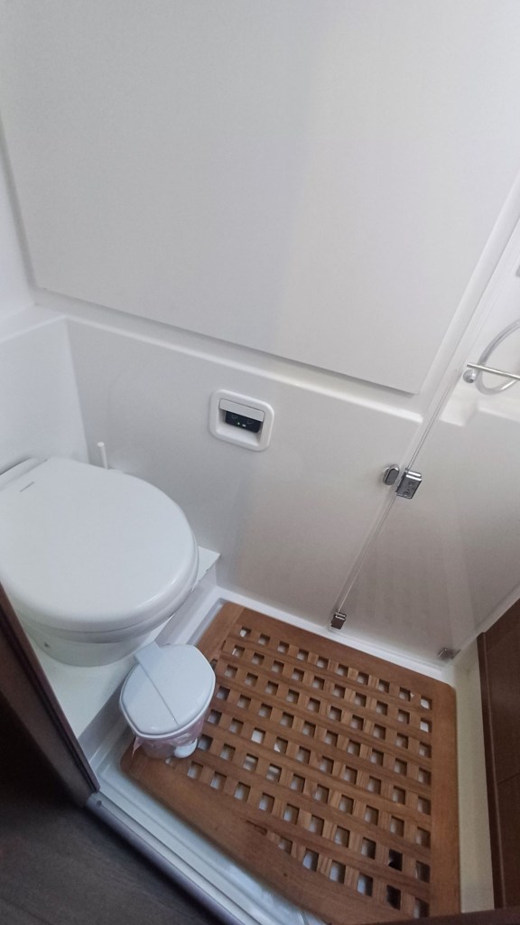 Image of GREBE yacht #11