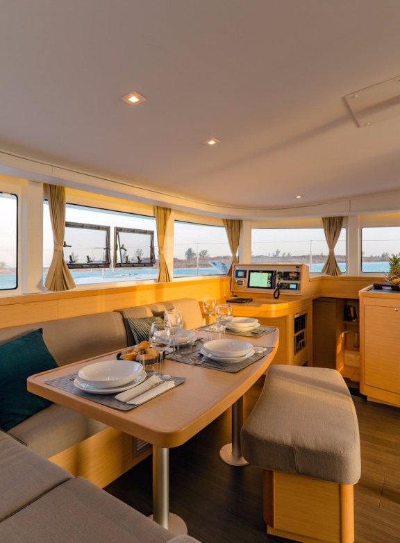 Image of DISCOVERY yacht #6