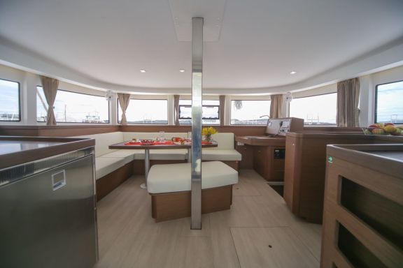 Image of DISCOVERY yacht #13