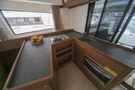 Image of DISCOVERY yacht #14