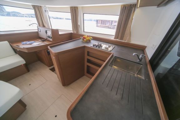 Image of DISCOVERY yacht #15