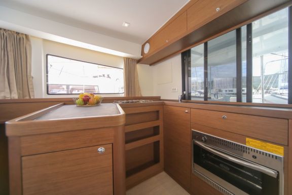 Image of DISCOVERY yacht #17