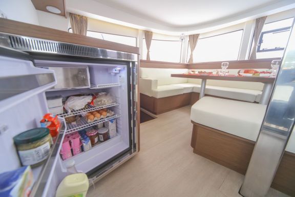 Image of DISCOVERY yacht #23