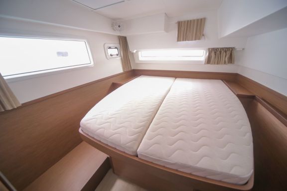 Image of DISCOVERY yacht #26