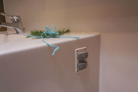 Image of DISCOVERY yacht #29