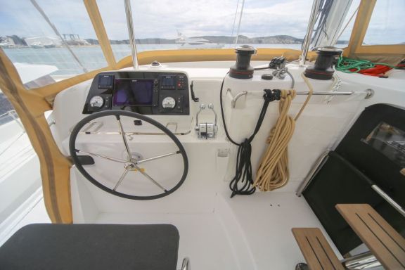 Image of DISCOVERY yacht #30