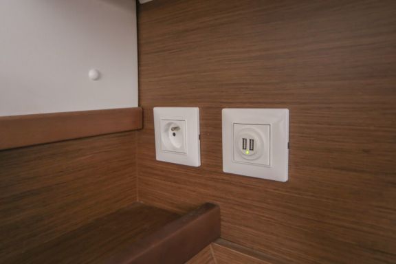 Image of DISCOVERY yacht #32