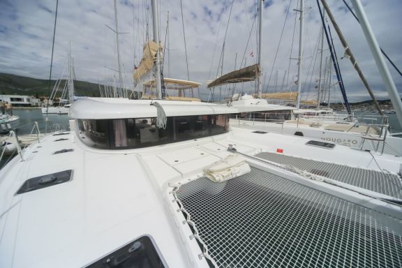 Image of DISCOVERY yacht #35