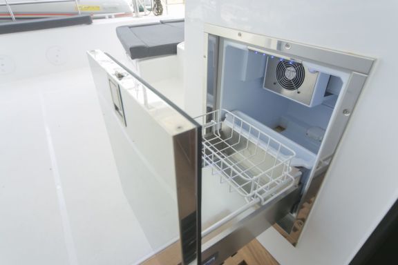 Image of DISCOVERY yacht #38