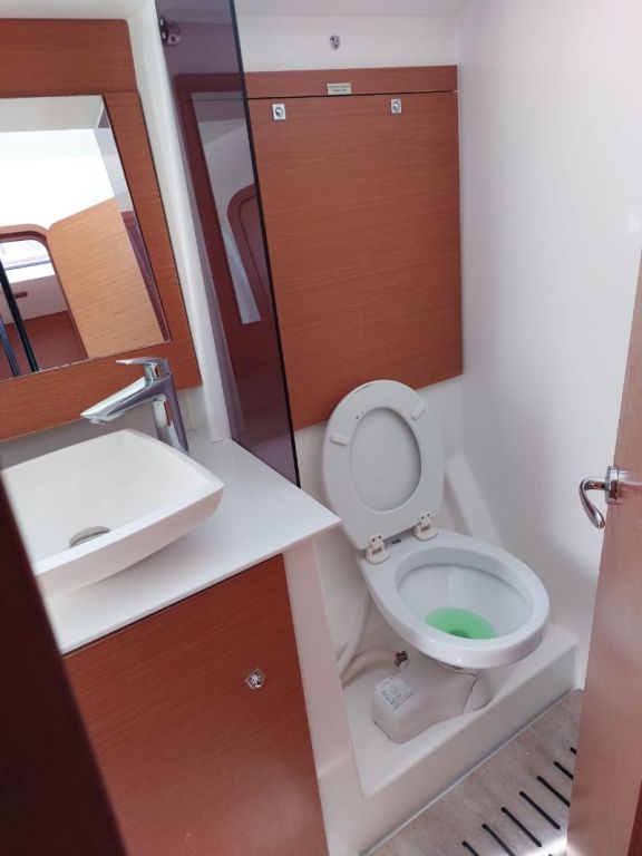 Image of LOSING yacht #12