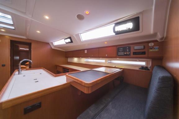 Image of LA VESTALE yacht #12