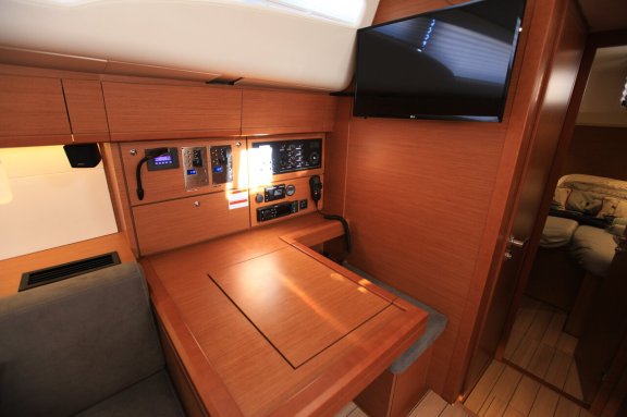 Image of Silvergirl yacht #9