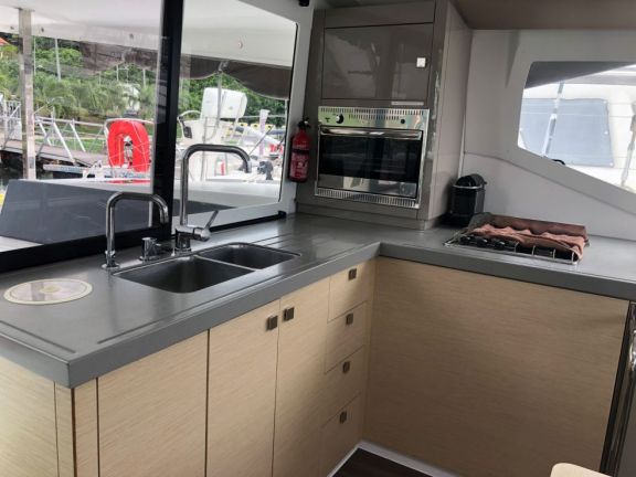 Image of HIBISCUS yacht #9