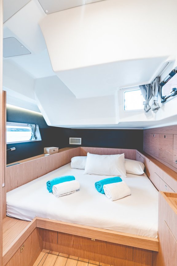 Image of Axis Mundi yacht #12