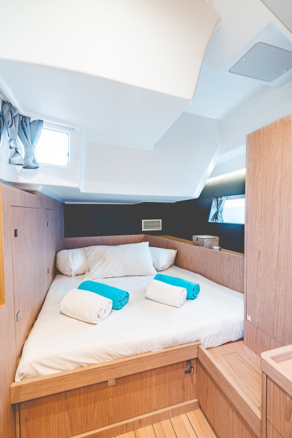 Image of Axis Mundi yacht #13