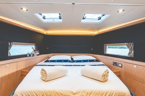 Image of Axis Mundi yacht #14