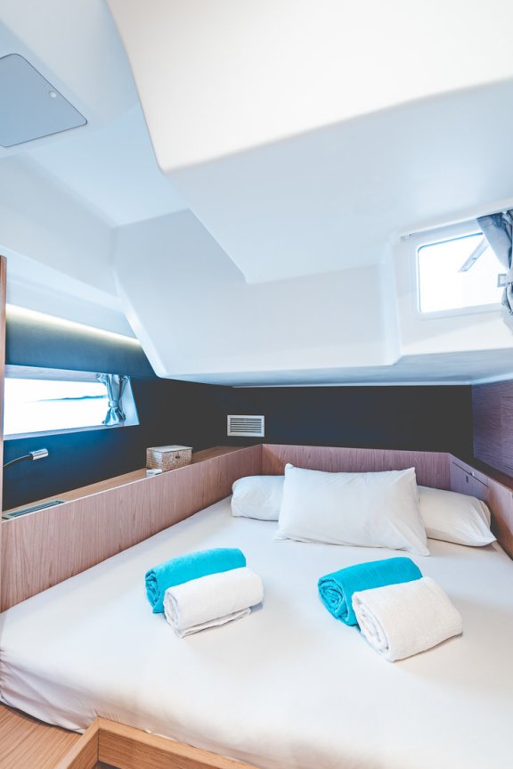 Image of Axis Mundi yacht #11