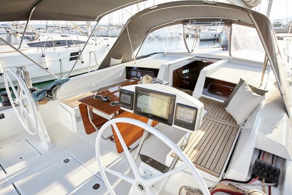 Image of Mila 8 yacht #6