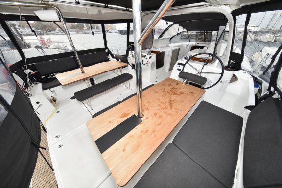 Image of New Horizons yacht #10