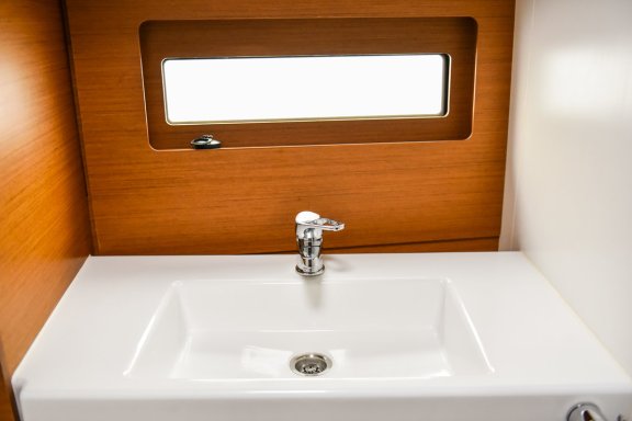 Image of New Horizons yacht #28