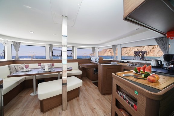 Image of Catalina yacht #10