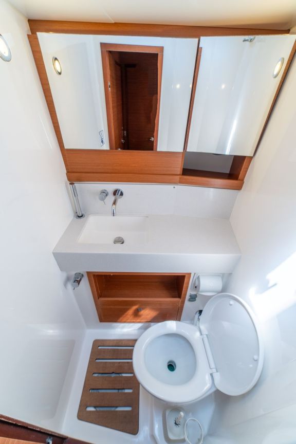 Image of LILAS yacht #11