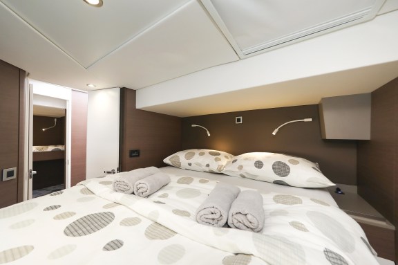 Image of Vaya Con Dios yacht #32