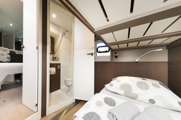 Image of Vaya Con Dios yacht #37