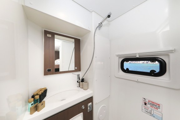 Image of Vaya Con Dios yacht #40