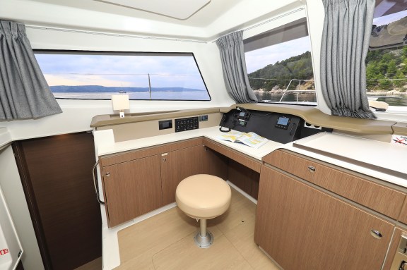 Image of Salty Dragon yacht #23