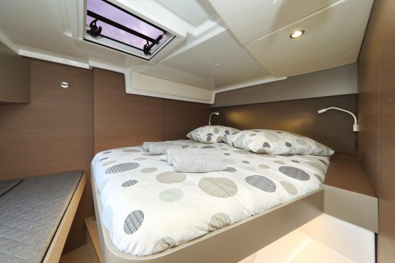 Image of Salty Dragon yacht #25