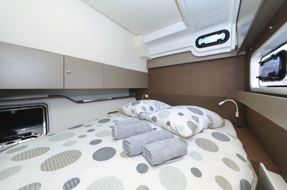 Image of Salty Dragon yacht #27