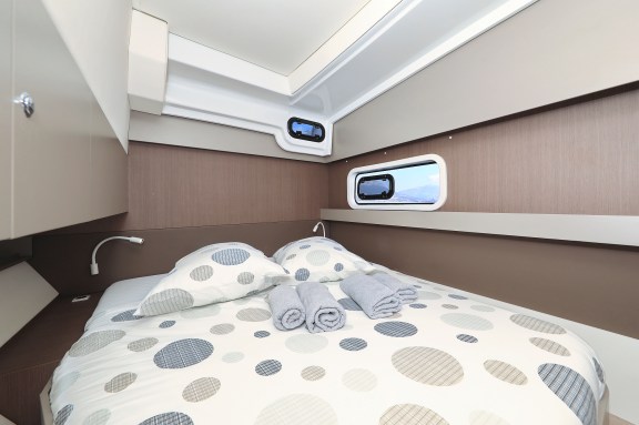 Image of Salty Dragon yacht #28