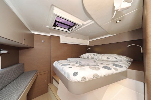 Image of Salty Dragon yacht #24