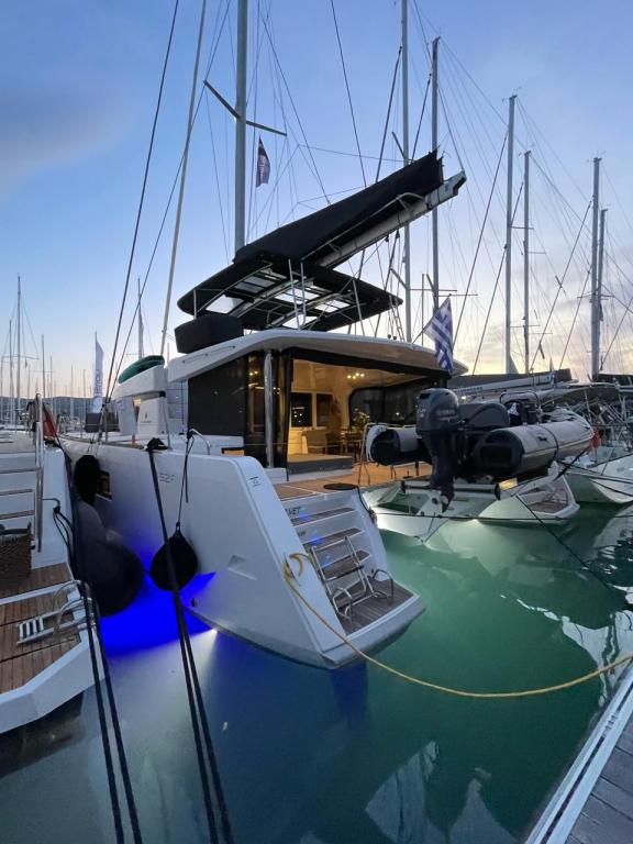 Image of Blue Velvet yacht #8