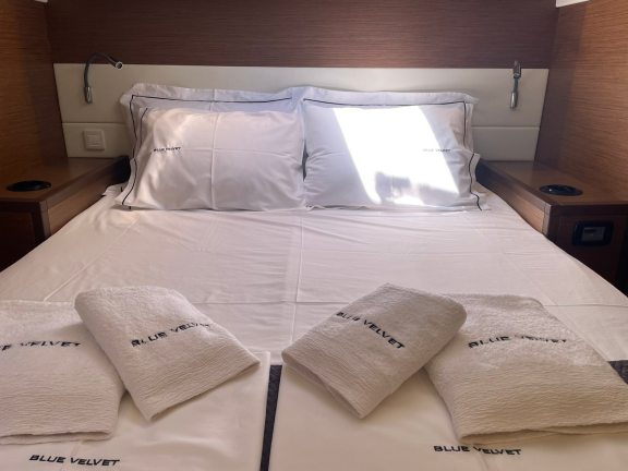 Image of Blue Velvet yacht #15