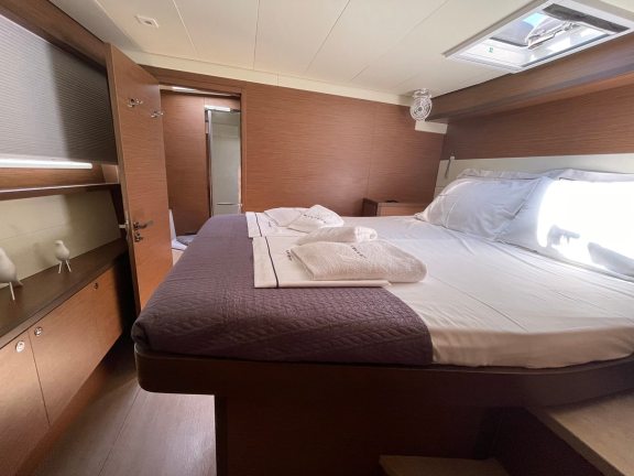 Image of Blue Velvet yacht #16