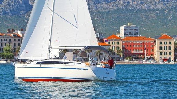Image of Artina yacht #3