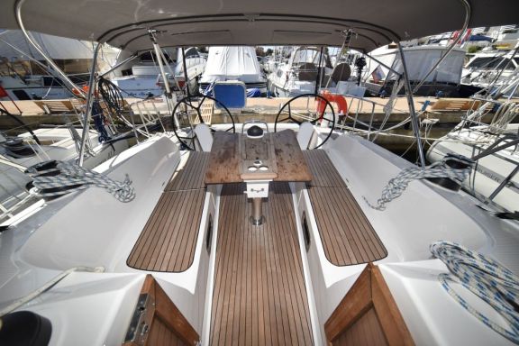 Image of Nixie yacht #13