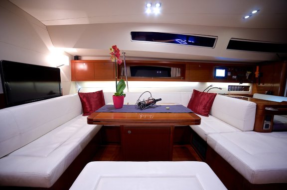 Image of Queen Axiera (crewed) yacht #14