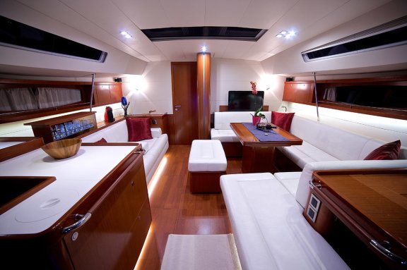 Image of Queen Axiera (crewed) yacht #12