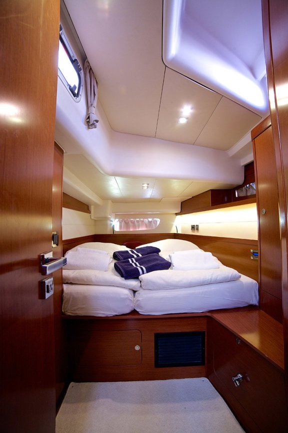 Image of Queen Axiera (crewed) yacht #19